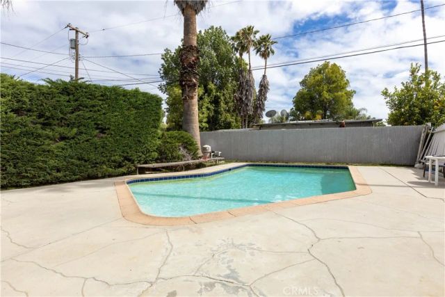 19552 Arminta Street, Reseda, CA 91335