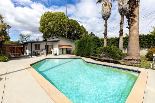 19552 Arminta Street, Reseda, CA 91335