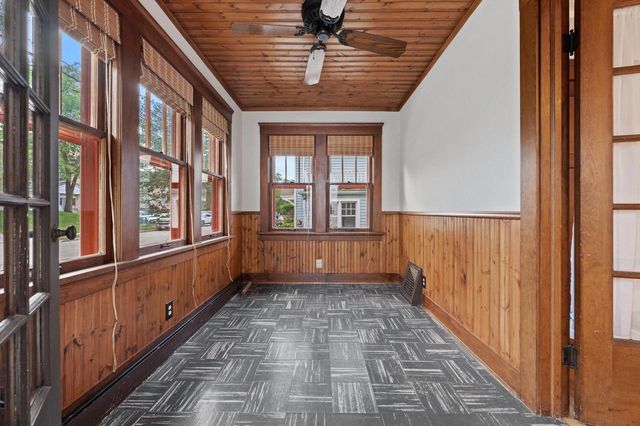 W57N512 Hilbert AVENUE, Cedarburg, WI 53012