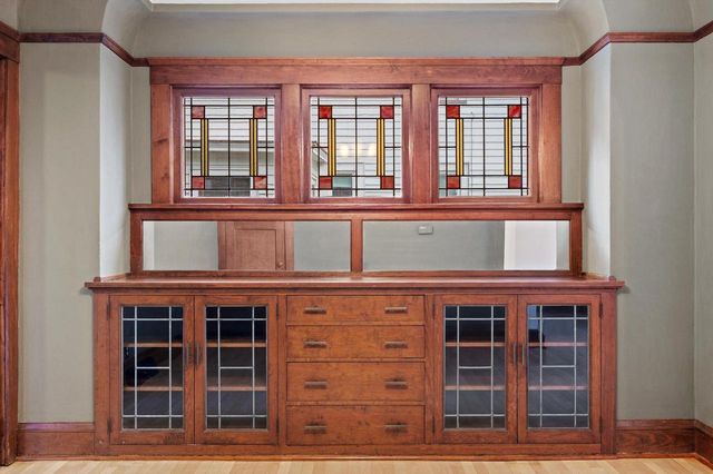 W57N512 Hilbert AVENUE, Cedarburg, WI 53012