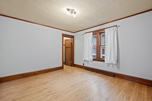 W57N512 Hilbert AVENUE, Cedarburg, WI 53012