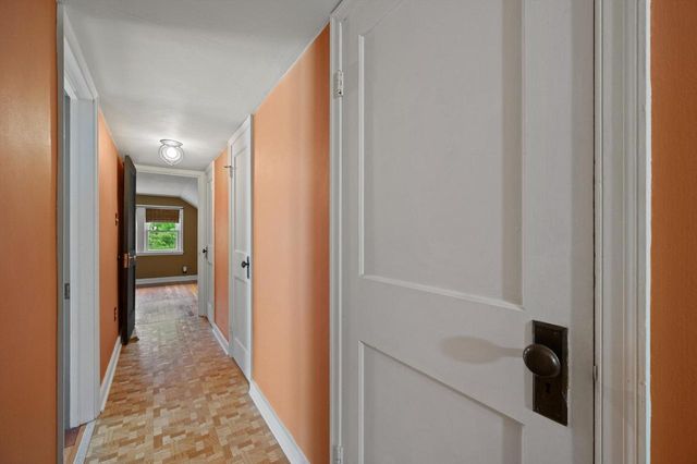 W57N512 Hilbert AVENUE, Cedarburg, WI 53012