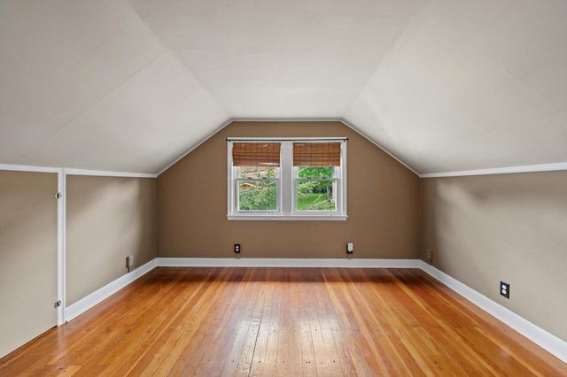 W57N512 Hilbert AVENUE, Cedarburg, WI 53012
