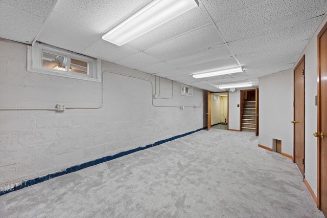 W57N512 Hilbert AVENUE, Cedarburg, WI 53012