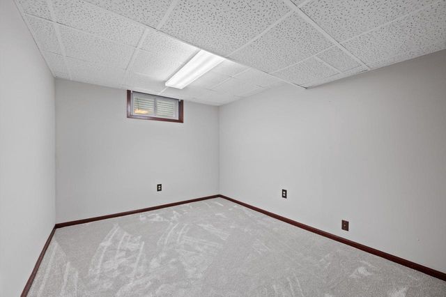 W57N512 Hilbert AVENUE, Cedarburg, WI 53012