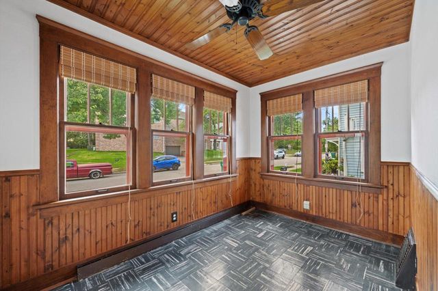 W57N512 Hilbert AVENUE, Cedarburg, WI 53012