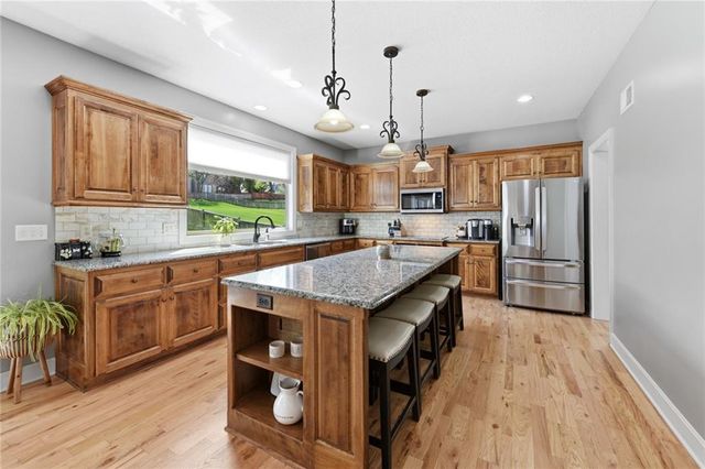 1021 SW Drake Circle, Lee's Summit, MO 64082