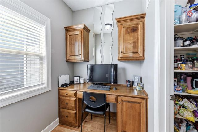 1021 SW Drake Circle, Lee's Summit, MO 64082