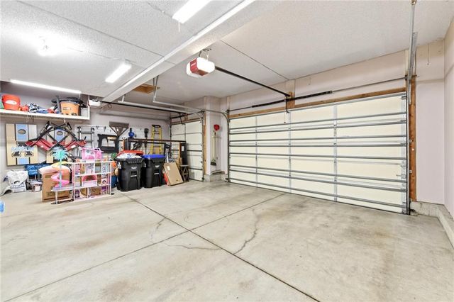 1021 SW Drake Circle, Lee's Summit, MO 64082