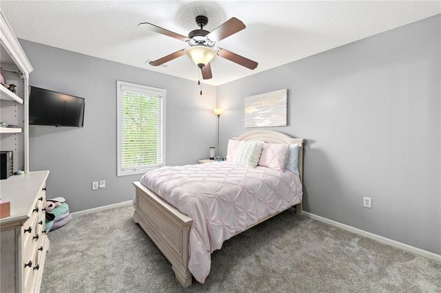 1021 SW Drake Circle, Lee's Summit, MO 64082