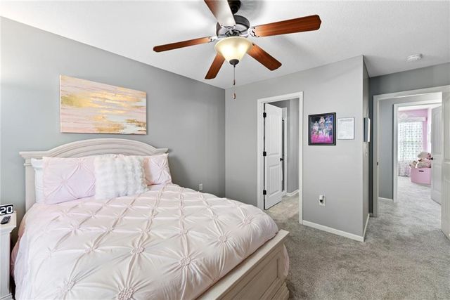 1021 SW Drake Circle, Lee's Summit, MO 64082