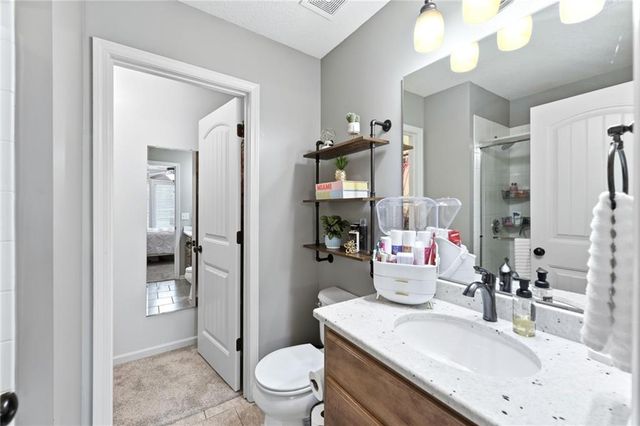 1021 SW Drake Circle, Lee's Summit, MO 64082