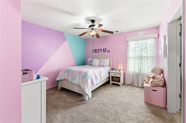 1021 SW Drake Circle, Lee's Summit, MO 64082