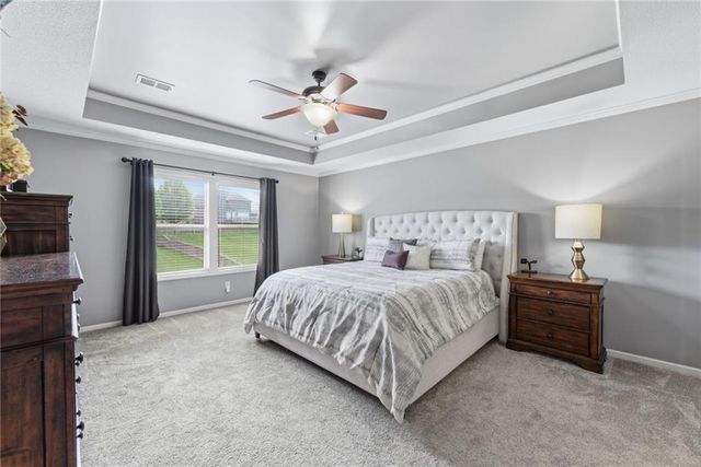 1021 SW Drake Circle, Lee's Summit, MO 64082