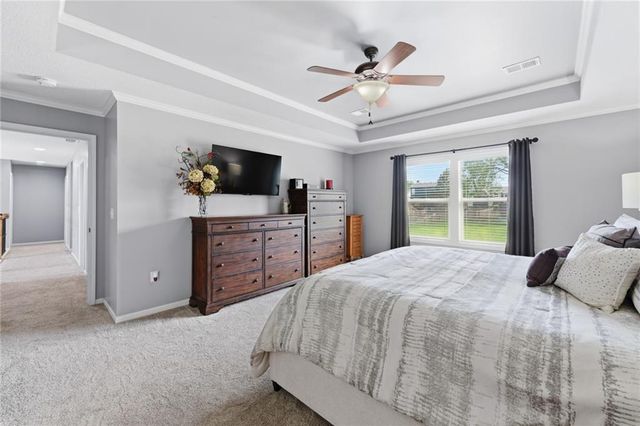 1021 SW Drake Circle, Lee's Summit, MO 64082