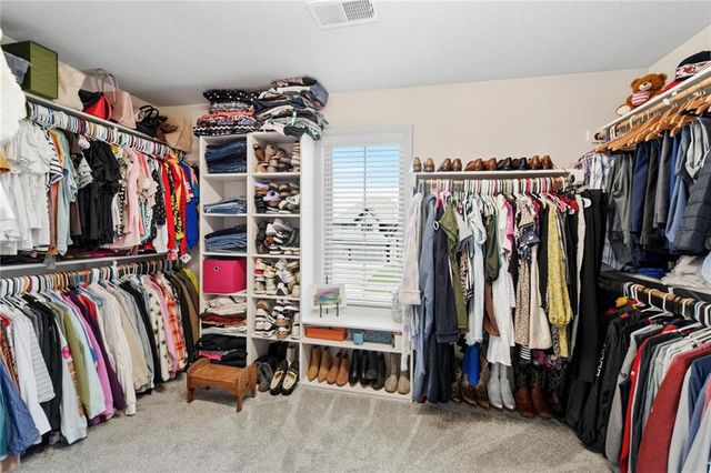 1021 SW Drake Circle, Lee's Summit, MO 64082
