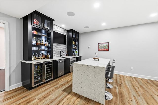 1021 SW Drake Circle, Lee's Summit, MO 64082