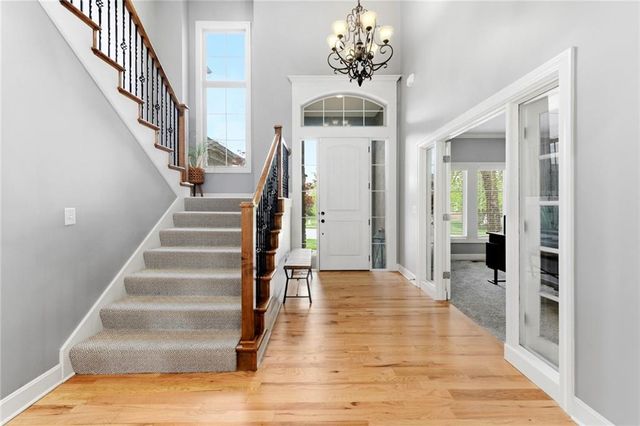 1021 SW Drake Circle, Lee's Summit, MO 64082
