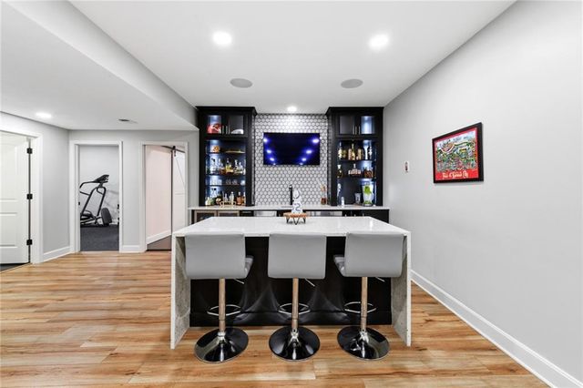 1021 SW Drake Circle, Lee's Summit, MO 64082
