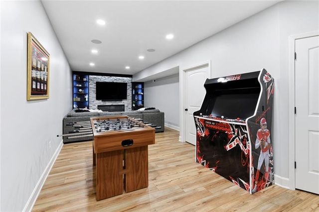 1021 SW Drake Circle, Lee's Summit, MO 64082