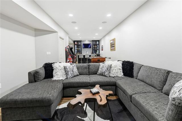 1021 SW Drake Circle, Lee's Summit, MO 64082