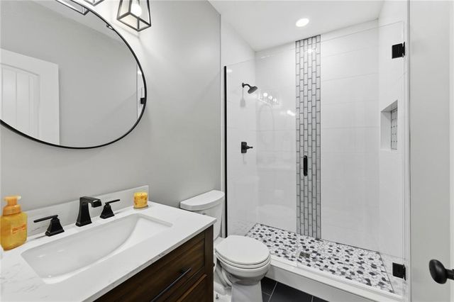 1021 SW Drake Circle, Lee's Summit, MO 64082