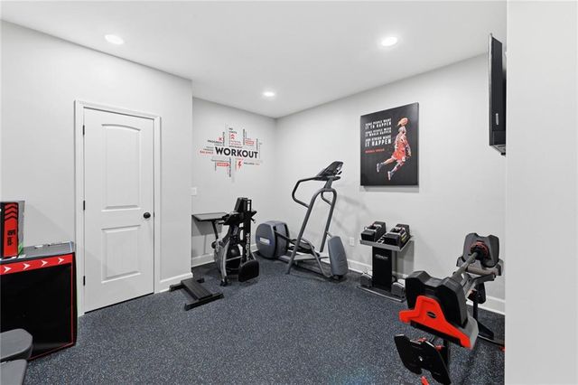 1021 SW Drake Circle, Lee's Summit, MO 64082