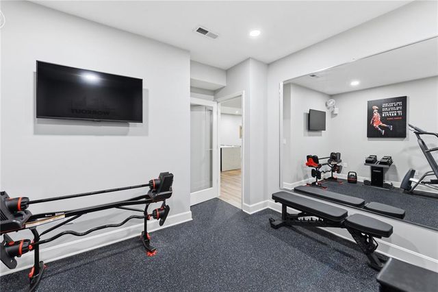1021 SW Drake Circle, Lee's Summit, MO 64082