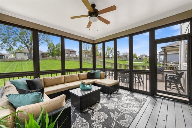 1021 SW Drake Circle, Lee's Summit, MO 64082