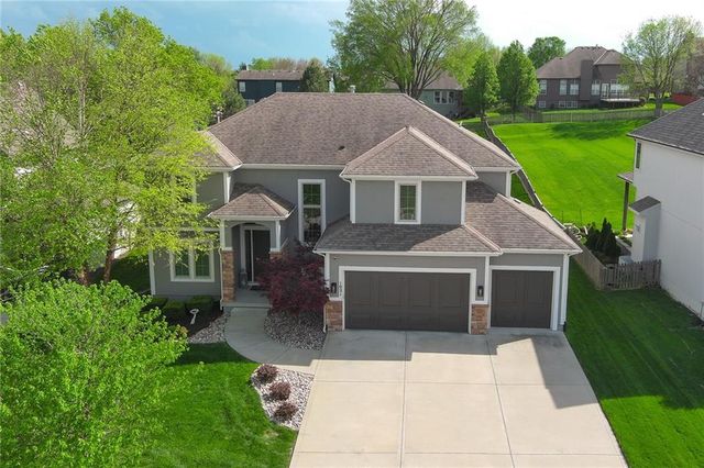 1021 SW Drake Circle, Lee's Summit, MO 64082