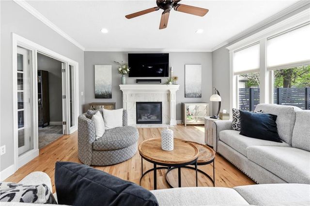 1021 SW Drake Circle, Lee's Summit, MO 64082