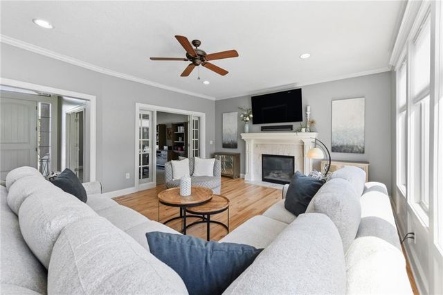 1021 SW Drake Circle, Lee's Summit, MO 64082