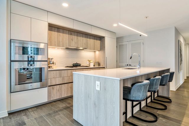 211 N Harbor Drive 2209, Chicago, IL 60601