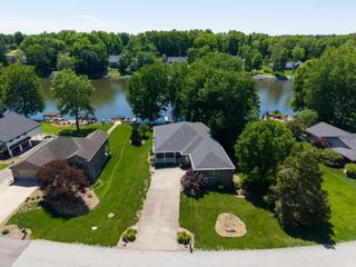 455 W Evergreen Plaza, Santa Claus, IN 47579