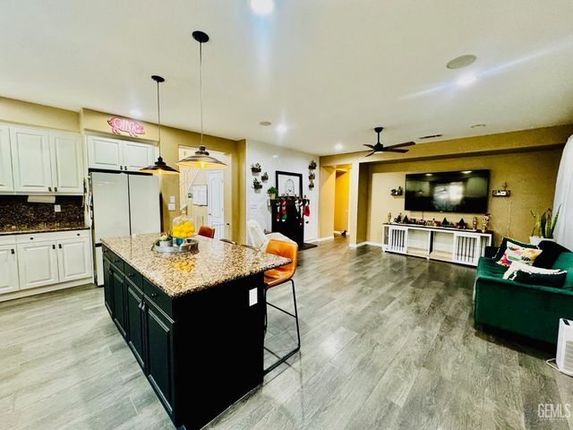 11206 Baltra Way, Bakersfield, CA 93306
