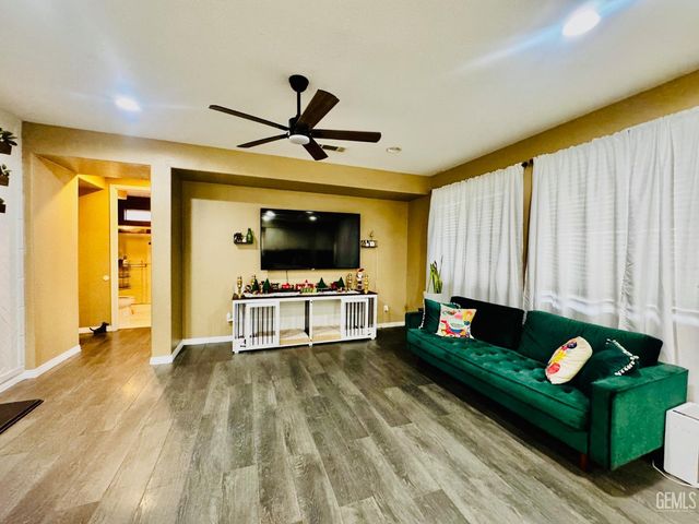 11206 Baltra Way, Bakersfield, CA 93306