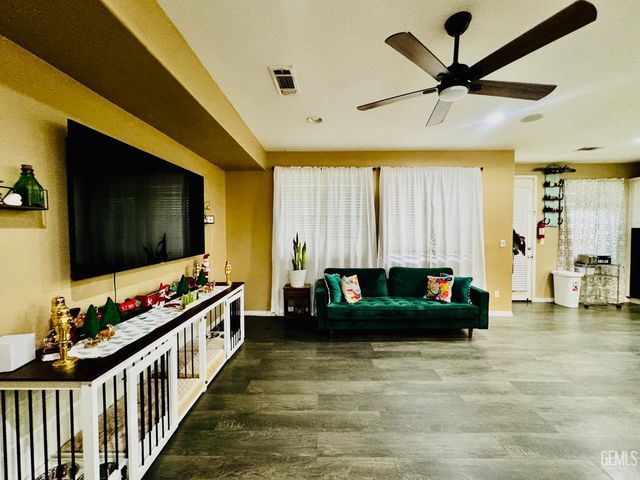 11206 Baltra Way, Bakersfield, CA 93306