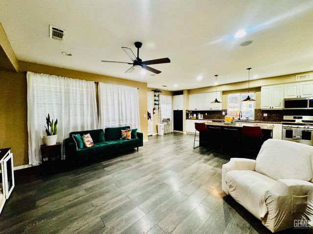 11206 Baltra Way, Bakersfield, CA 93306