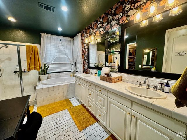 11206 Baltra Way, Bakersfield, CA 93306