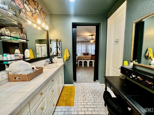 11206 Baltra Way, Bakersfield, CA 93306