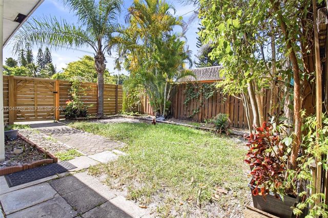 610 SW 2nd Ave 1, Dania Beach, FL 33004