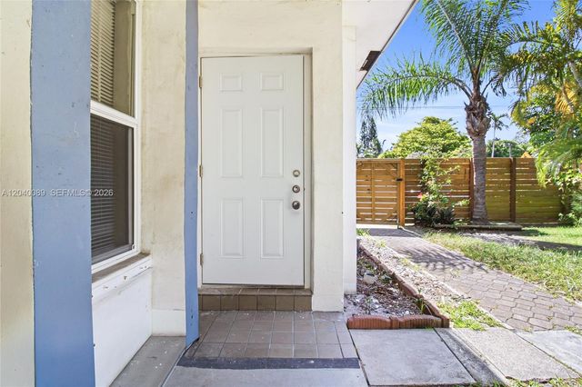 610 SW 2nd Ave 1, Dania Beach, FL 33004