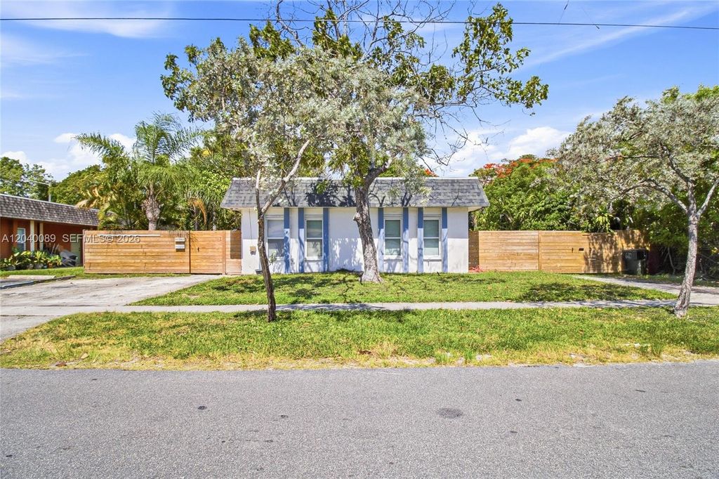 610 SW 2nd Ave 1, Dania Beach, FL 33004