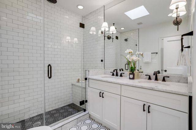 1122 ABBEY PL NE, Washington, DC 20002