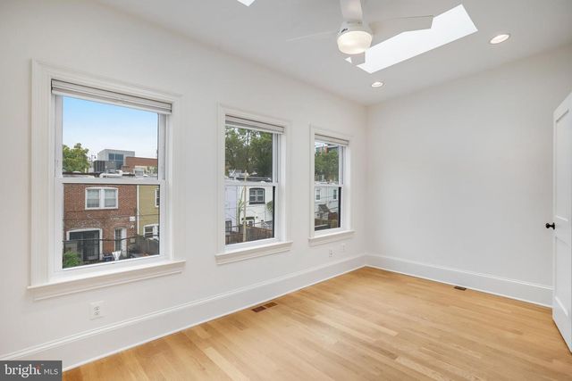 1122 ABBEY PL NE, Washington, DC 20002