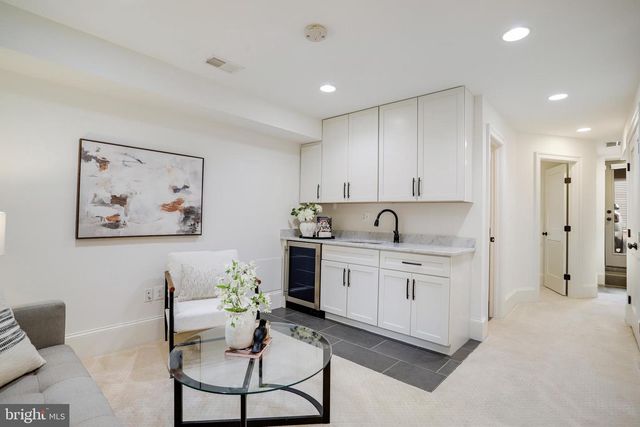 1122 ABBEY PL NE, Washington, DC 20002