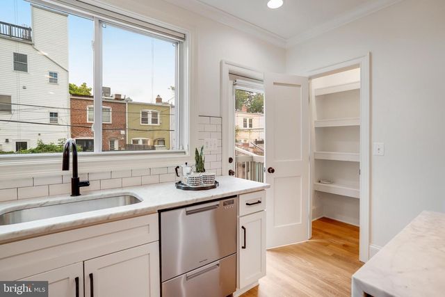 1122 ABBEY PL NE, Washington, DC 20002