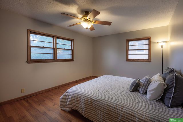 511 N Grandview Avenue, Papillion, NE 68046