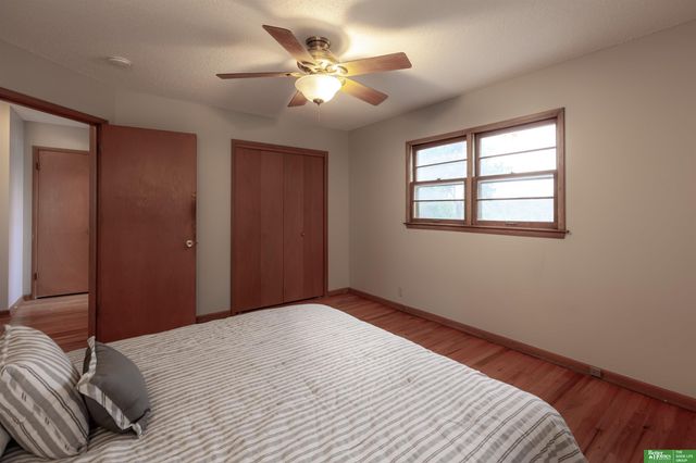 511 N Grandview Avenue, Papillion, NE 68046