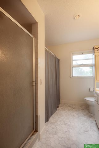 511 N Grandview Avenue, Papillion, NE 68046